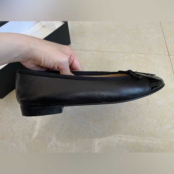 Chanel Ballet Flats Lambskin & Patent Calfskin - Picture 12 of 16